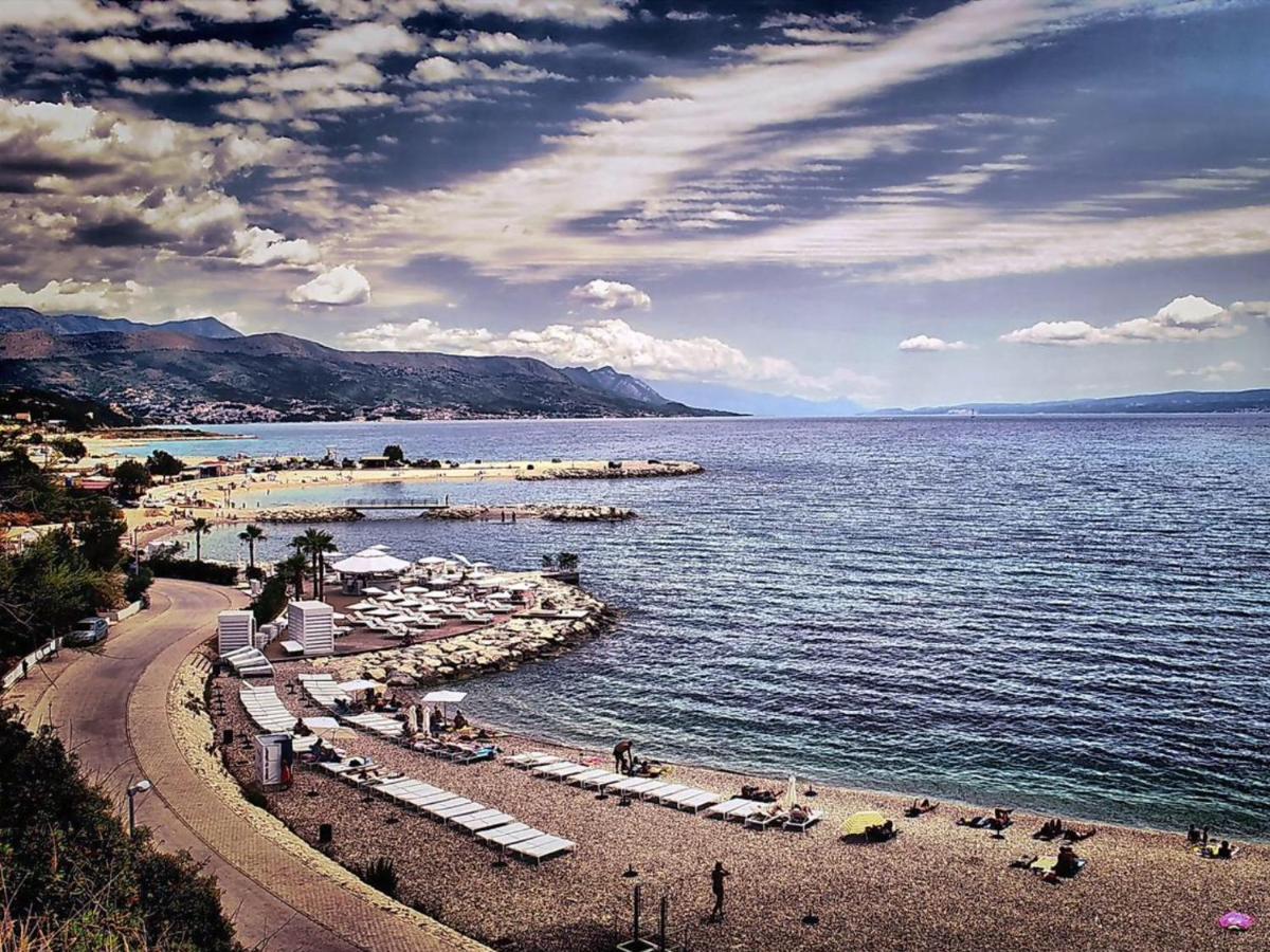 Apartment Relax Whit Big Terrace 170M2 Near The Beach Σπλιτ Εξωτερικό φωτογραφία
