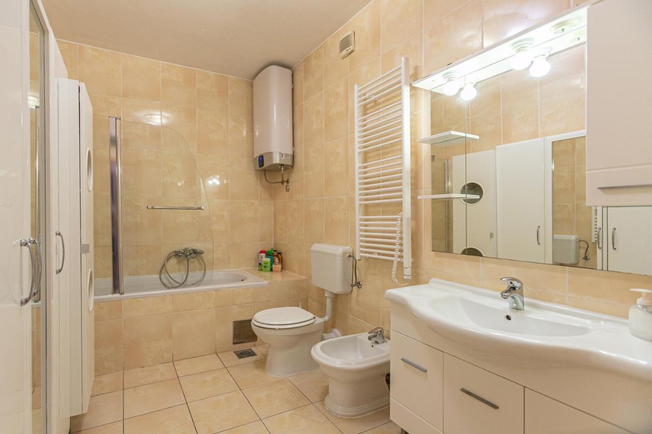 Apartment Relax Whit Big Terrace 170M2 Near The Beach Σπλιτ Εξωτερικό φωτογραφία